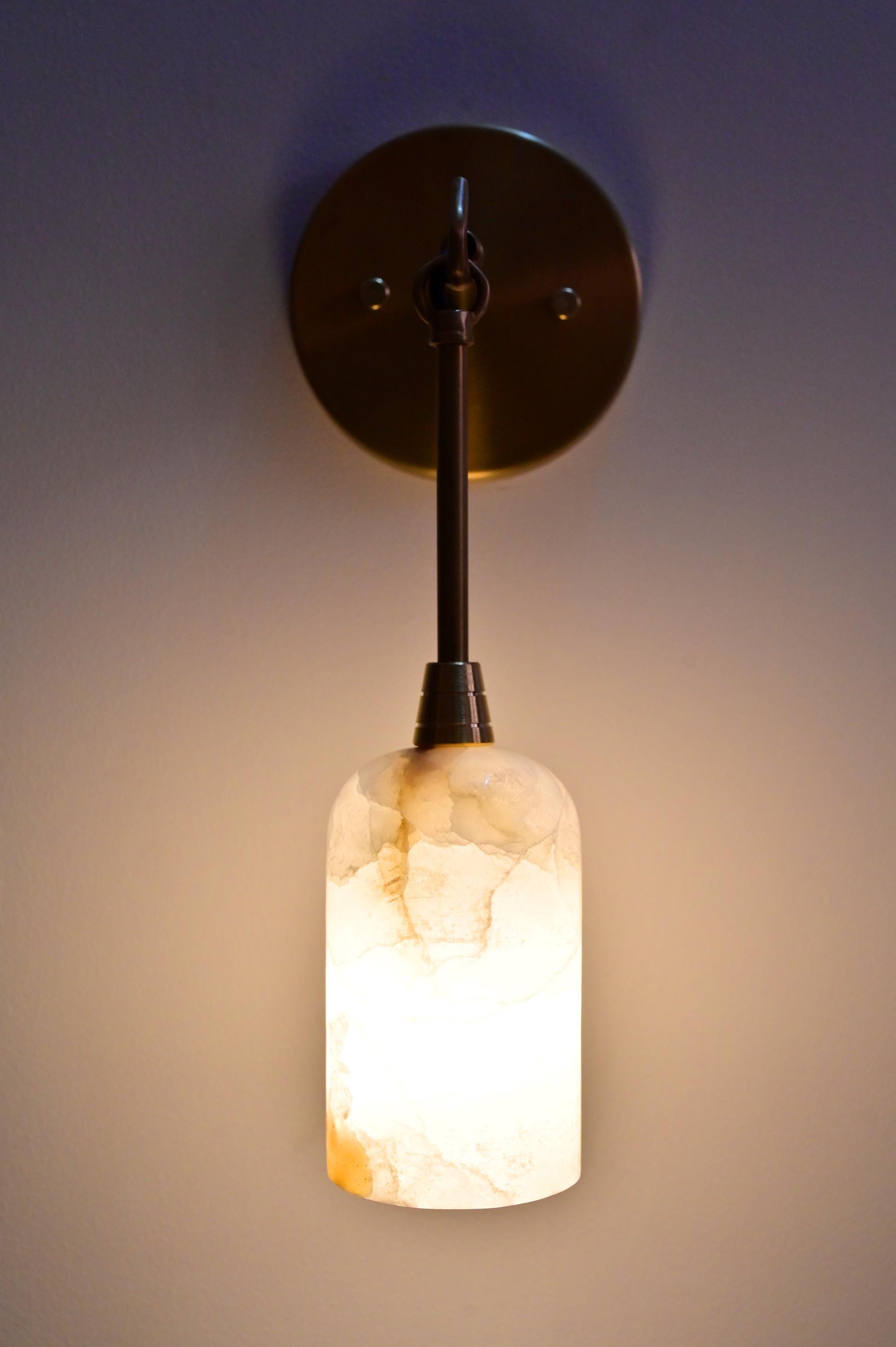Alabaster & Brass Wall Sconce – Modern Classic Lighting with a Soft, Luxurious Glow
