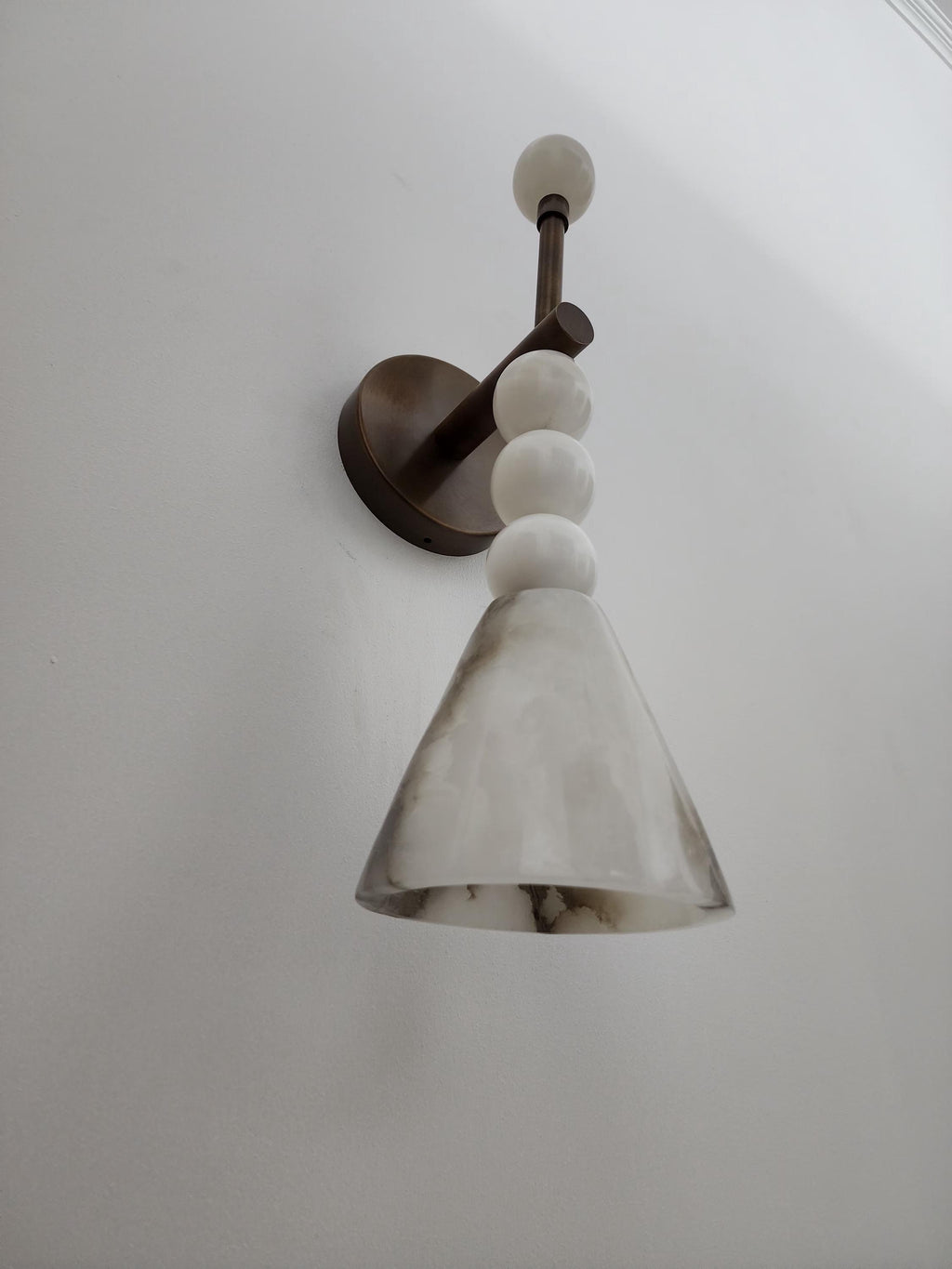 Handmade Brass Alabaster Wall Sconce – Mid-Century Modern Bedside Marble Lamp