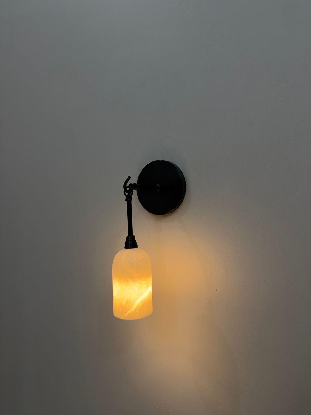 Alabaster & Brass Wall Sconce – Modern Classic Lighting with a Soft, Luxurious Glow - Antique Black