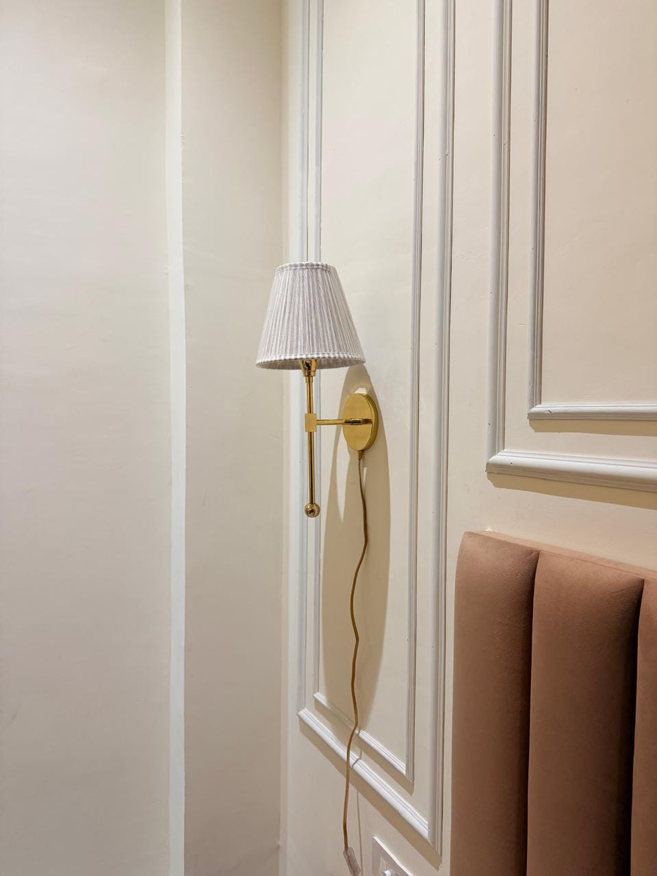 Vintage Charm: Arm Wall Sconce for Elegant Lighting