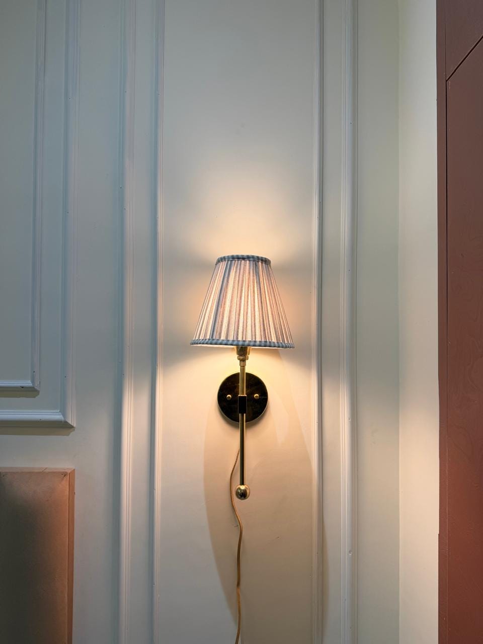 Vintage Charm: Arm Wall Sconce for Elegant Lighting