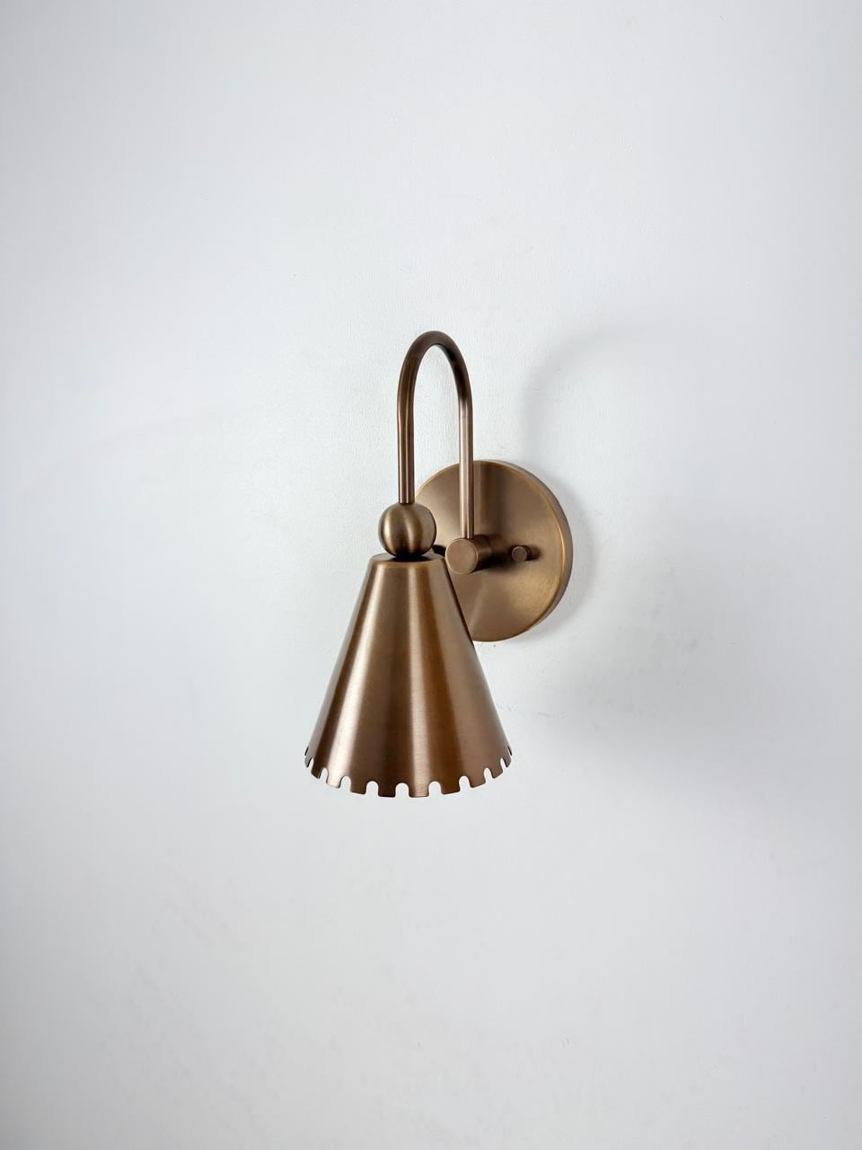 Classic Brass Wall Sconce | Vintage-Inspired Timeless Lighting