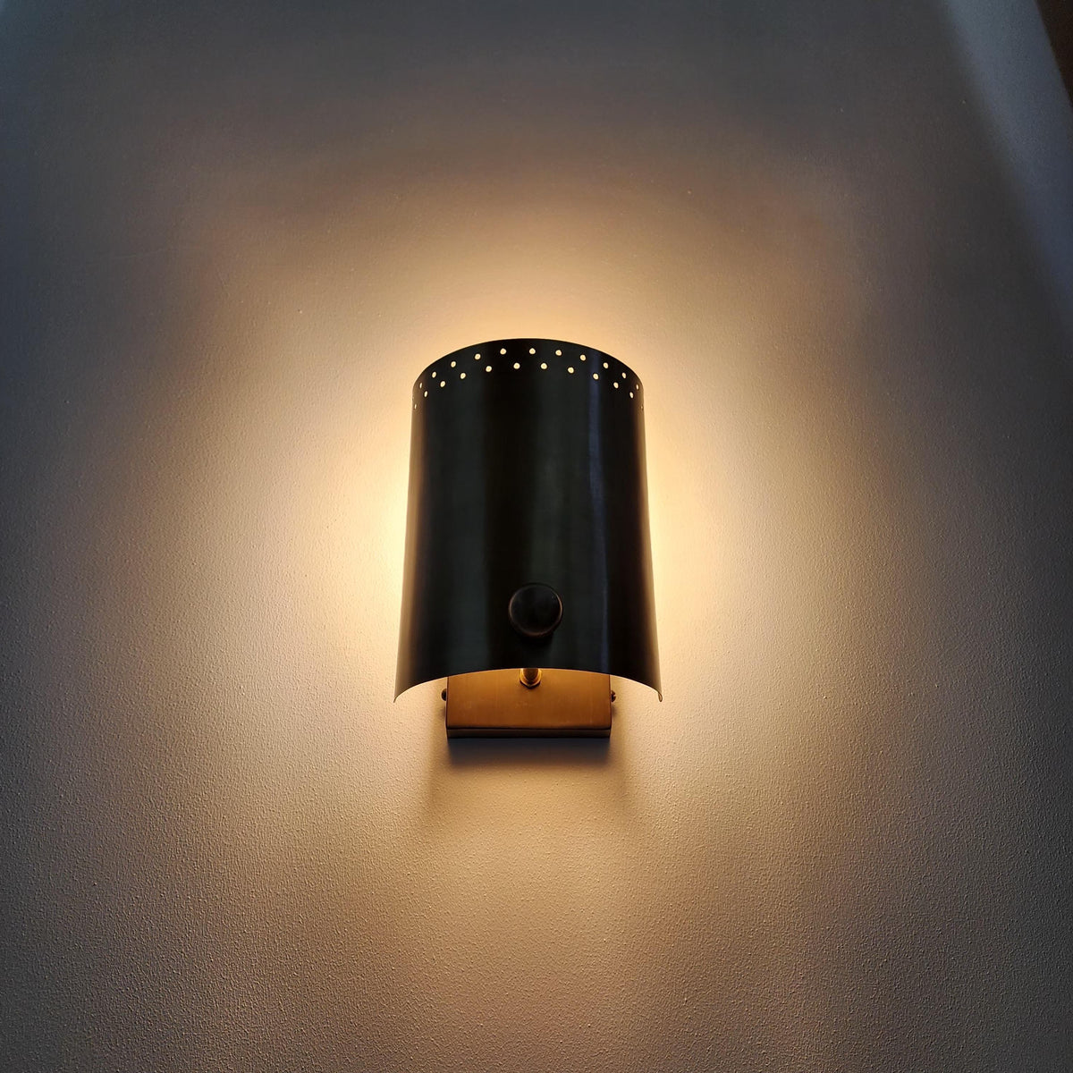Minimal Brass Wall Light For Hallway And Entryway - Ember Lighting